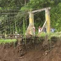 Tersambar Petir, Jembatan Gantung Nyaris Ambrol