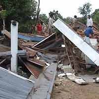 Diduga Salah Konstruksi, Musola Ambruk & Lukai 3 Anak 