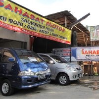 Premium Dibatasi, Pedagang Mobil Bekas Letoy