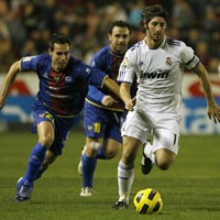 Ditekuk Levante, Madrid Tetap Melaju