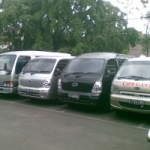 Mobil Travel Cipaganti Terguling di Tol Cawang arah Cikampek