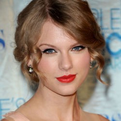 Taylor Swift, Musisi Terlaris Billboards 2010