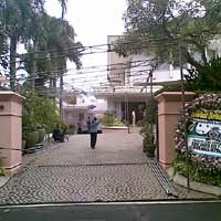 Jenazah Belum Tiba, Rumah Duka Sudwikatmono Dibanjiri Karangan Bunga