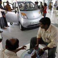Tata Nano Hampir Kolaps