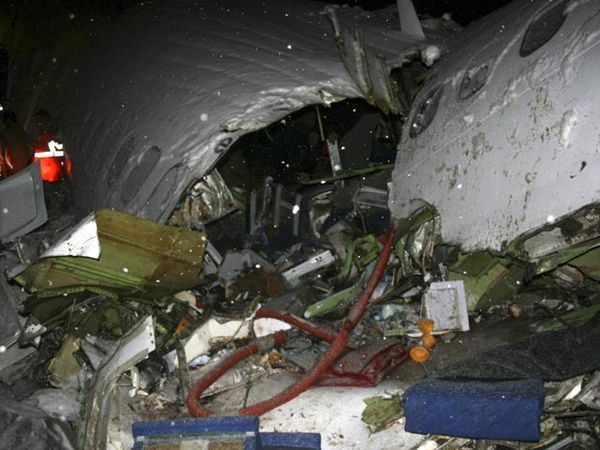Iran Air Terbelah, 72 Orang Tewas