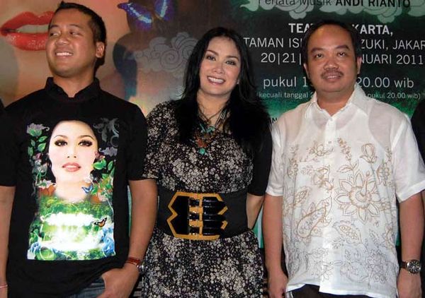 Titi DJ Jelang Konser