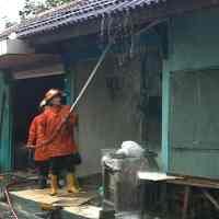 7 Kios Depan Polres Pelabuhan Tanjung Perak Terbakar