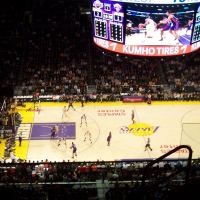 Lika-liku Memburu Tiket Lakers