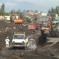 Magelang-Yogya Masih Putus, 10 Alat Berat Masih Keruk Lahar Dingin