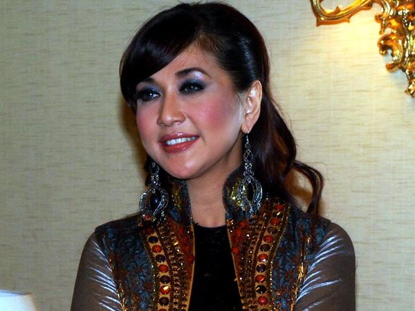 Paramitha Rusady Berbusana Etnik