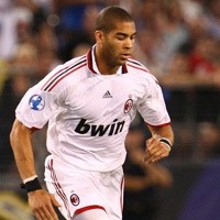 Milan Pinjamkan Onyewu ke Twente