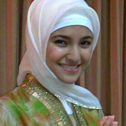 Marshanda Belum Mau Pastikan Tanggal Pernikahan