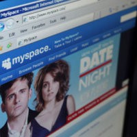 MySpace Pecat Separuh Karyawan