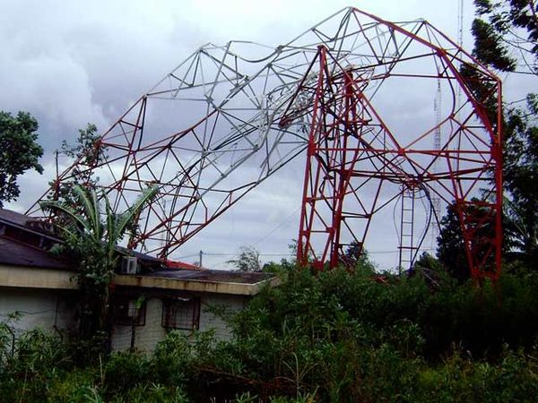 Angin Kencang Robohkan Tower