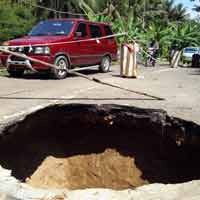Jembatan Bolong, Arus Lalin Pacitan-Ponorogo Tersendat