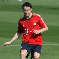 Tak Ada Kontak Milan dengan Van Bommel