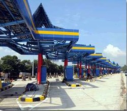 Hati-hati Konflik Kendaraan di GT Miring Cimanggis