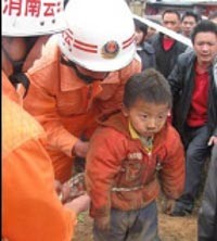 Bocah 4 Tahun Selamat Setelah Jatuh ke Sumur yang Dalam