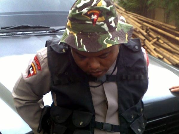 Brimob Gadungan Dibekuk Brimob Beneran 