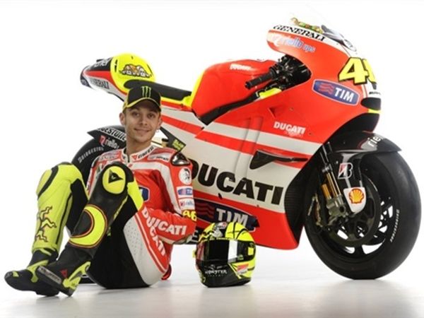 Pose Rossi dengan GP11 Pose Rossi dengan GP11