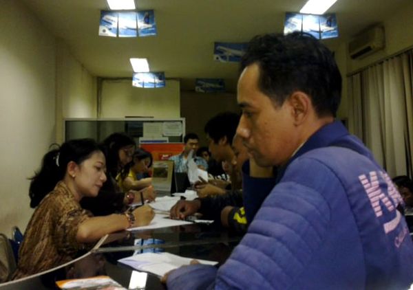 Kantor Mandala Surabaya Diserbu Penumpang
