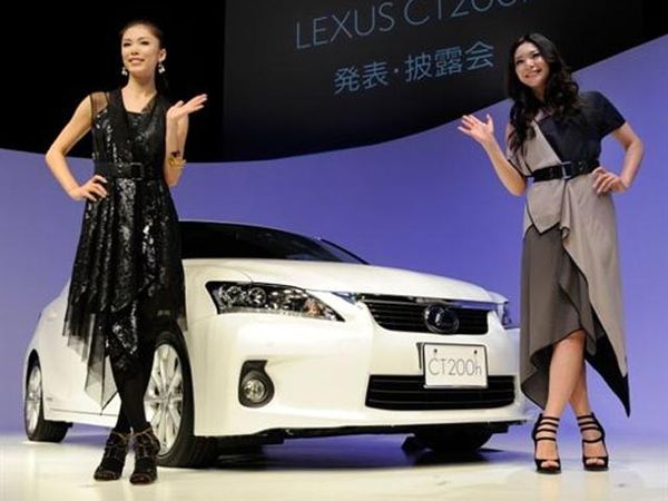 Miss Universe Luncurkan Lexus