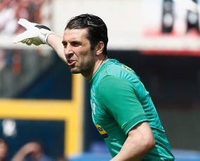 Percaya Hart, City Tak Akan Gaet Buffon