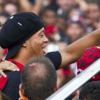 Pesta Besar Sambut Dinho di Flamengo