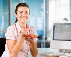 Tips Menjalani Diet Saat di Kantor