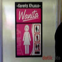 Asap Mengepul di Gerbong Wanita KRL, Penumpang Panik 