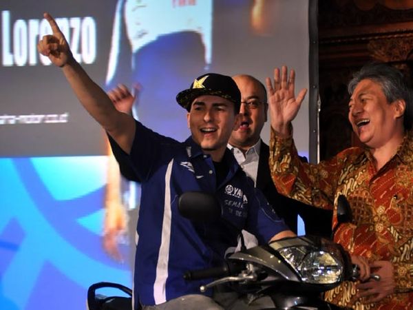 Lorenzo Luncurkan Bebek Matik Yamaha