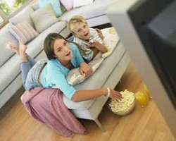 5 Hal Yang Harus Diwaspadai Saat Anak Nonton TV 