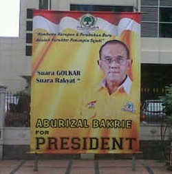  Spanduk Aburizal Bakrie for President 2014 Mejeng di Bandung