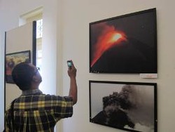 Foto Erupsi Merapi Dipamerkan di Solo