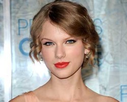 Taylor Swift Tak Pernah Blow Dry Rambut