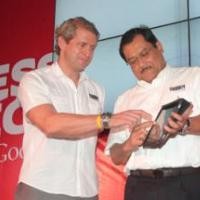 Incar Pasar Korporat, Telkomsel Gandeng Google