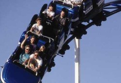 Penyebab Deg-degan Saat Main Roller Coaster