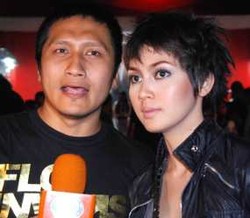Ultah Ke-35, Arie Untung Diberi Kado Kasih Sayang Istri