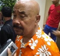 IGK Manila, Perjaka Senja Berkepala Pelontos yang Tak Takut Mati