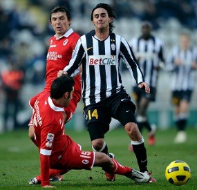 Juve Tundukkan Bari