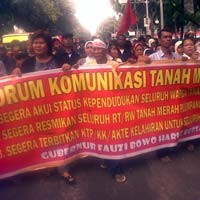 Ingin Punya KTP, Ratusan Warga Tanah Merah Demo di DPRD DKI Jakarta