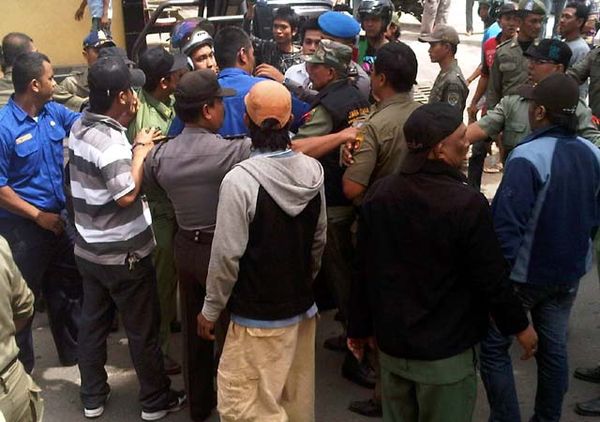 Penggusuran PKL di Samarinda Bentrok
