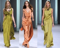 3 Tips Memilih Busana Berdetail Draperi