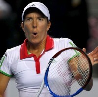 Djokovic Melenggang, Henin Kesulitan