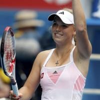 Wozniacki, Venus Lewati Rintangan Awal