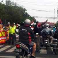 Demo Anti Tol Tengah di DPRD Surabaya, Hindari Yos Sudarso