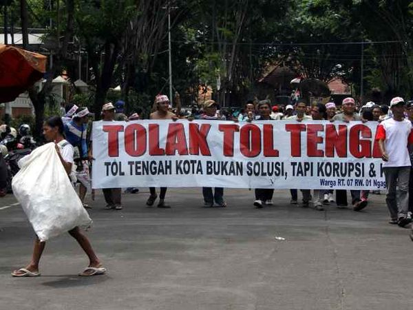 Warga Pinggir Rel Menolak Tol Tengah