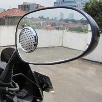 Spion Bernyanyi, Teman Kala Bosan Pemotor
