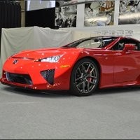 Mobil Super Lexus LFA Keluar dari Sarang