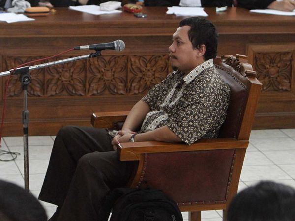 Gayus Divonis 7 Tahun Penjara